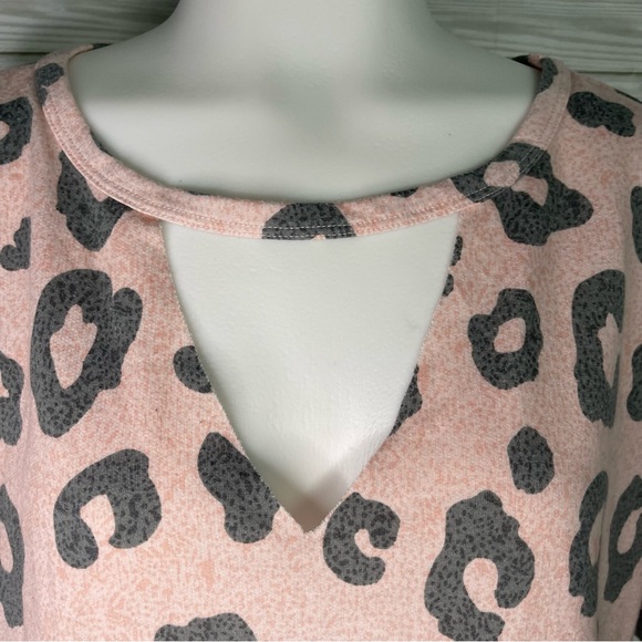 🫶 BiBi Leopard Cutout Top - Picture 3 of 5
